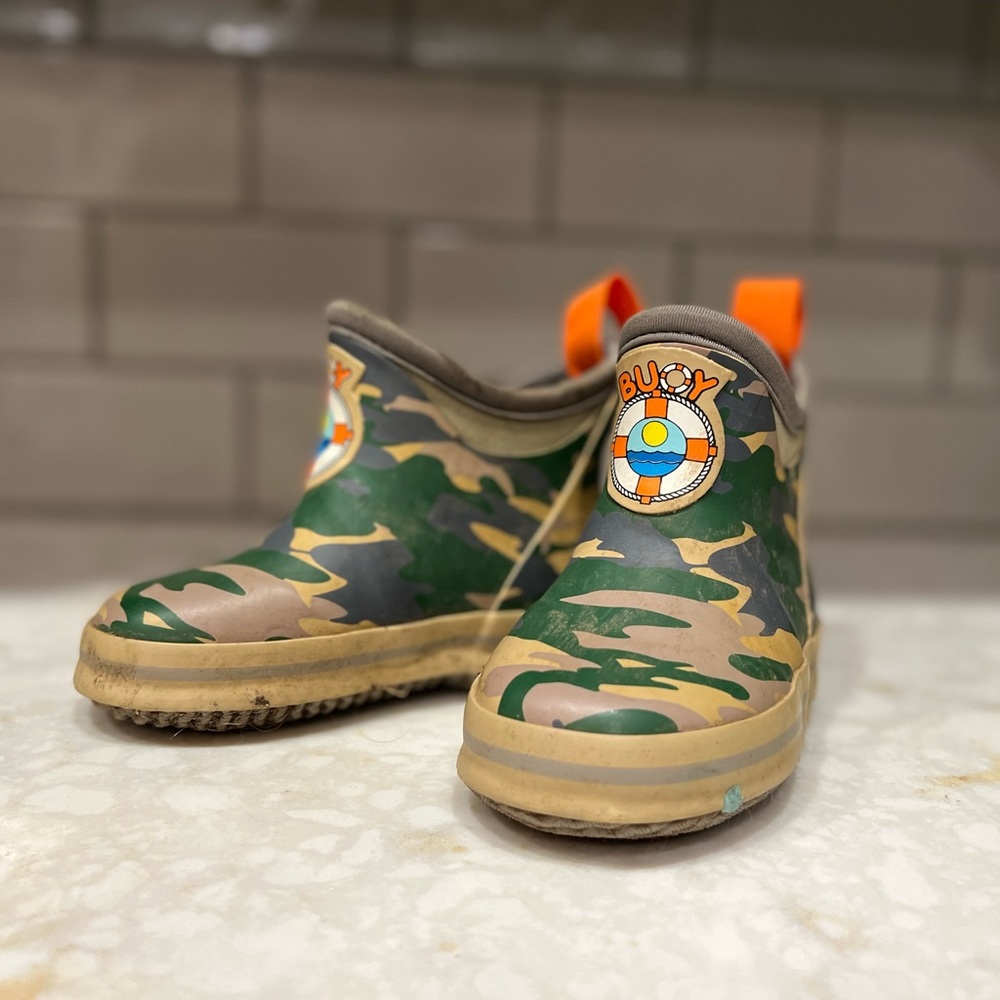 Size 8 Kids Buoy Boots